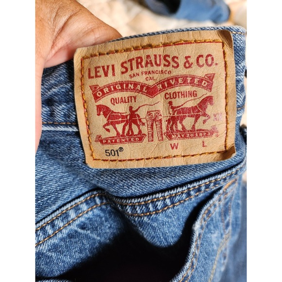 Levi's 501 Straight Ankle Blue 4 Button Mid Rise 26 x 32 Frayed - Picture 10 of 11